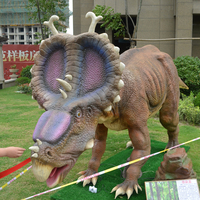 Modèle de dinosaure Spinosaurus grandeur nature du Parc des Dinosaures