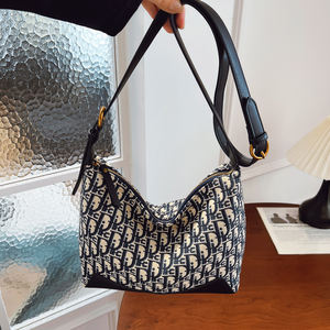 Sac cabas pour femme de style vintage. Fabriqué en matériau PU de haute qualité. Avec un design à motifs géométriques. - Product Image 4