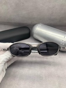 Occhiali da Sole Sportivi UV400 con Lenti Polarizzate a Specchio, Montatura in Metallo, Stile Juliet alla Moda, Tecnologia Y2K, Copertura Completa Nero Canna di Fucile - Product Image 3