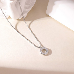 Collar con colgante de circonita de lujo ligero, unisex, estilo nicho, personalidad, elegante y versátil. - Product Image 4