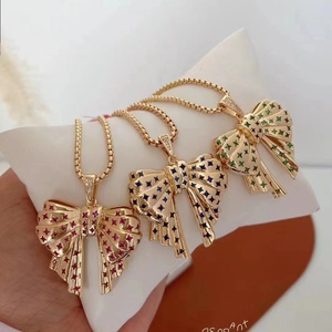 Delicado Collar con Colgante de Lazo Chapado en Oro de 18K, Estilo Romántico, Circonita Cúbica, Joyería Moderna para Mujer - Product Image 1