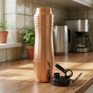 Bouteille d'eau en cuivre martelé pour adultes, sans BPA, 750 ml, écologique, réutilisable, revêtement anti-corrosion, compatible eau bouillante, vaisselle de qualité alimentaire - Product Image 1
