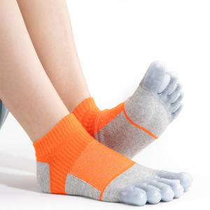 Chaussettes respirantes en coton et gel à cinq doigts séparés pour la <span class=keywords><strong>correction</strong></span> des hallux valgus et les soins des pieds - Product Image 2