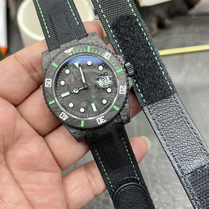 Reloj Mecánico para Hombre con Carcasa de Fibra de Carbono, Edición Personalizada - Diseño Único con Patrón de Fibra de Carbono - Product Image 6