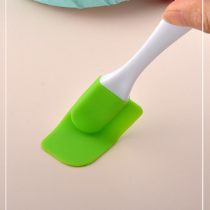 Piccola spatola di silicone per uso domestico utilizzata per diffondere burro di arachidi, salse, panna, ecc - Product Image 6