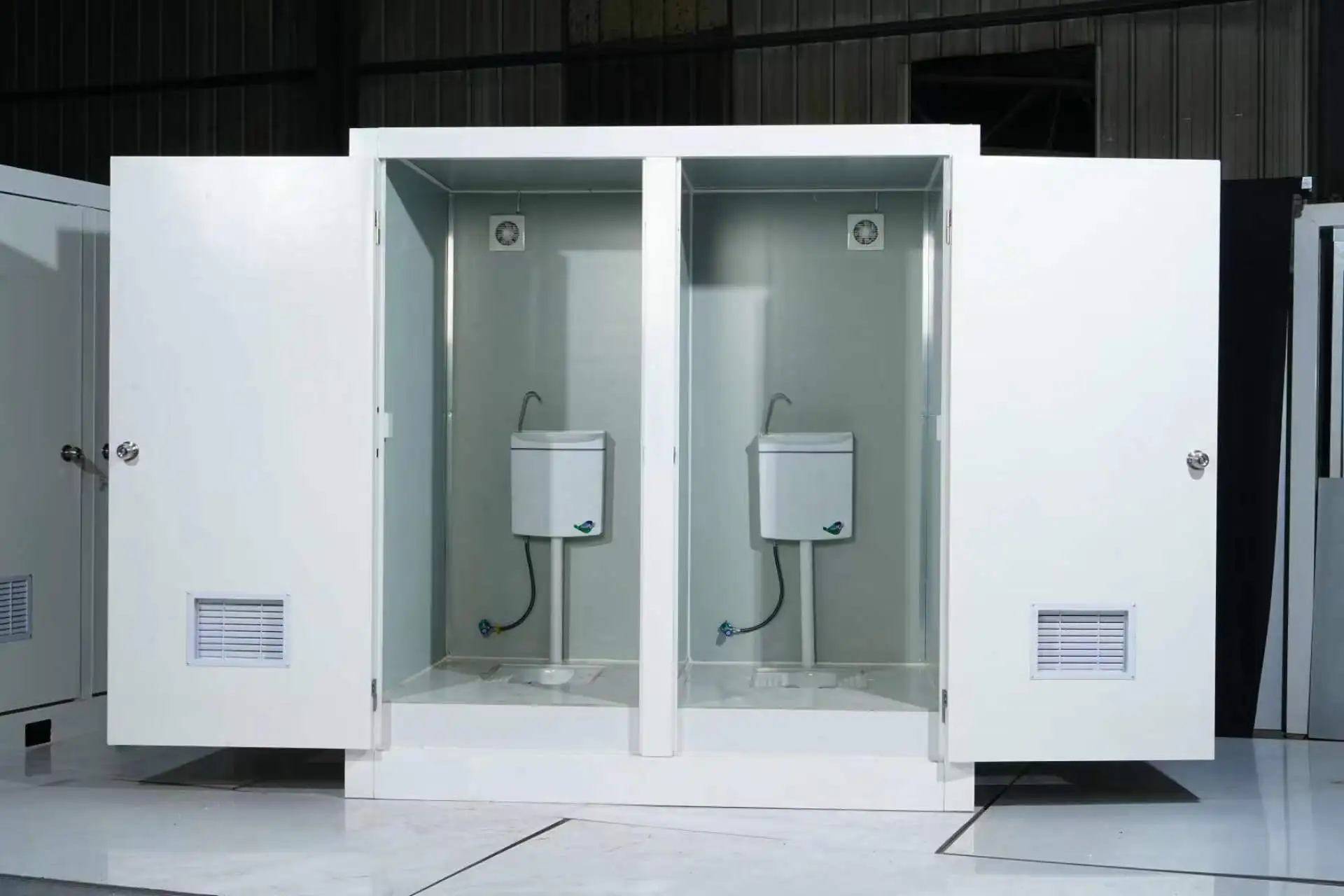 Bathroom Squat Prefabricated Portable Toilet Cabin Luxury Mobile Toilet Public Portable Toilet Easy Install for Construction 3