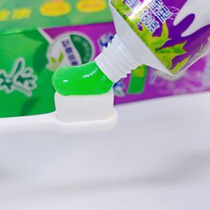 ยาสีฟันชาเขียวยูนนาน ต้าซวงหลิง 160 กรัม ช่วยให้ฟันขาว ลมหายใจสดชื่น ทำความสะอาดฟัน สำหรับผู้ใหญ่ - Product Image 4