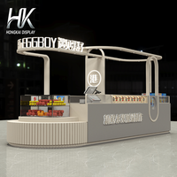Kiosque de centre commercial personnalisable, moderne et écologique, avec vitrine grise, station alimentaire intégrée et toit arqué éclairé par LED