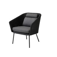 Ensemble de salle à manger d'extérieur moderne et durable en aluminium avec table de fête et chaises en rotin tressé pour villa, patio, jardin, cour