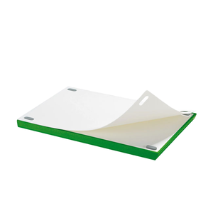 Planche à découper en plastique verte Chef avec tapis antidérapants de rechange 45x30cm 2.0cm d'épaisseur en PP et PE - Product Image 1