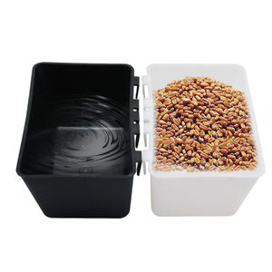 Mangiatoia e Abbeveratoio per Polli di Alta Qualità in Bianco e Nero, Nuovo Mangiatoia Sospeso per Polli in Offerta - Product Image 4