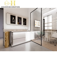 Vitrine de présentation de parfums de luxe Off White pour parfumerie, élégante et lumineuse, pour l'aménagement intérieur de magasin de détail