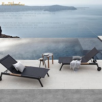 Résistant UV de chaises longues de Sun de piscine de chaises longues de plate-forme de plage de station de vacances avec des roues