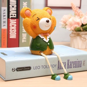 Figurine d'ours en résine Yu Mo avec pattes suspendues, décoration artisanale pour la maison - Product Image 2