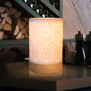 Brûleur électrique en céramique ajouré personnalisé <span class=keywords><strong>pour</strong></span> cire fondue et huiles essentielles, <span class=keywords><strong>lampe</strong></span> <span class=keywords><strong>à</strong></span> parfum moderne artisanale avec base en bois - Product Image 2