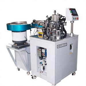 Machine semi-automatique de fabrication d'aimants et de boutons entièrement électrique pour les industries de la restauration avec un modèle de 56 mm ou 38 mm - Product Image 1
