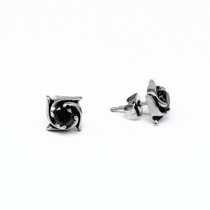 yunnique Stud <b>Earrings</b> Flower Shape Black Stone Claw Setting Titanium Steel Ear <b>Post</b> Gift Occasion - Product Image 1