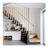 Escalier moderne intérieur durable et écologique avec garde-corps en verre à monopoutre et marches en bois, garantie 3 ans, pour villa et appartement