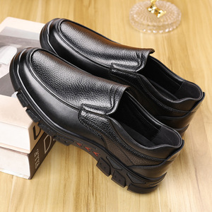 Mocasines de cuero para hombre Chilowa, zapatos informales de tacón bajo y suela suave para uso informal - Product Image 4