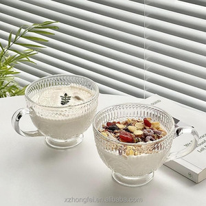 Tasses en verre gaufré moderne vintage écologiques transparentes avec poignée, empilables, personnalisables avec logo pour le petit-déjeuner, l'eau, la bière et les fêtes - Product Image 5