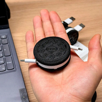 Boîte de rangement de câble de données en forme de biscuit Oreo Artisanat en plastique noir pour organiser plusieurs dates