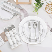 Ensemble de vaisselle de fête moderne écologique en PET jetable durable de 700 pièces, comprenant assiettes, gobelets, couverts, serviettes, sans BPA