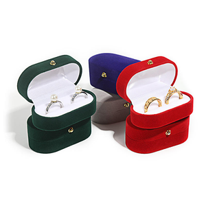 <span class=keywords><strong>Boîte</strong></span> <span class=keywords><strong>à</strong></span> Bijoux de Luxe <span class=keywords><strong>Personnalisée</strong></span> en Gros, Coffret Double Anneau Rouge Velours pour Mariage et Fiançailles avec Logo - Product Image 2