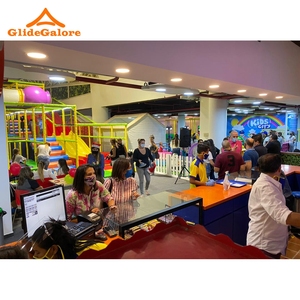 GlideGalore Aire de jeux intérieure sur le thème du labyrinthe de cirque, conçue sur mesure en métal et plastique, capacité de 500 kg, pour usage commercial - Product Image 6