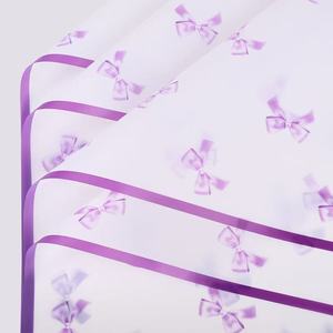 Papel de Regalo Impermeable con Diseño Floral Translúcido y Lazo, al por Mayor, Marca Magic Edge - Product Image 4