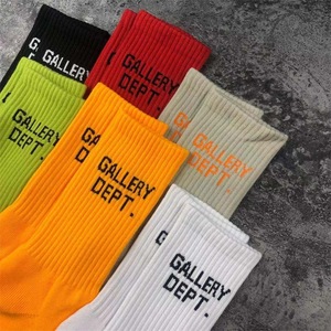 Calcetines deportivos Unisex de otoño e invierno con estampado de letras nuevas de algodón puro, banda de rodadura cálida, características absorbentes del sudor, posición del logotipo inferior