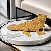 Sculpture de lézard cool design doré Accessoire de décoration de table Sculptures d'animaux modernes créatives en résine