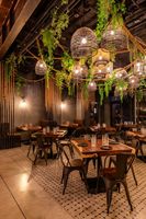 Mobili su Misura per Ristoranti, Bar e Caffè: Sedie, Tavoli e Divanetti per Sale da Pranzo, Hotel, Soggiorni e Ville - Per Progetti di Interior Design