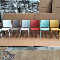 Restaurant Mobilier Moderne de Designer Blanc Vente de Gros Prix Pas Cher Chaise Plastique PP Chaise de Salle à Manger de Café