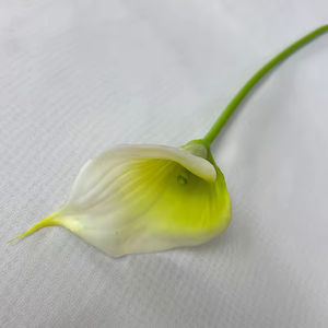 زنبق الكالا الصغير من البلاستيك الناعم رقم. 2 نبات زينة اصطناعي للديكور - Product Image 6