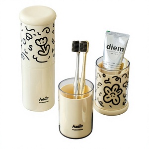 Vaso Transparente de Plástico con Rayas de Graffiti para Enjuague Bucal, Set de Vasos Portátiles para Viaje, Uso Doméstico y al Aire Libre - Product Image 1