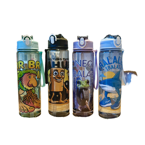 Bouteilles en plastique colorées <span class=keywords><strong>écologique</strong></span>s de 750 ml, design de dessin animé, élégantes, de qualité supérieure, pour boissons, avec paille pour enfants, idéales pour les voyages - Product Image 1