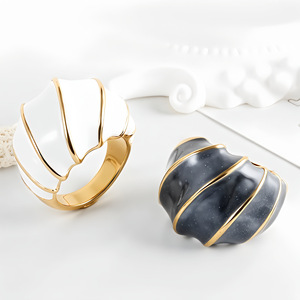 แหวนแฟชั่นดีไซน์ย้อนยุค <span class=keywords><strong>TG</strong></span> เคลือบสีขาวเคลือบทอง18K แหวนสแตนเลสสีดำ - Product Image 6