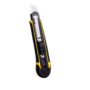 มีดอเนกประสงค์ ใบมีด 18 มม. ด้ามจับ ABS เคลือบยางแบบสามชั้น สีดำ ความยาว 160 มม. สำหรับตัดกระดาษและลอกวอลเปเปอร์ - Product Image 4