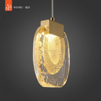 Lustre moderne de luxe avec pendentifs en verre faits à la main et finition en feuille d'or
