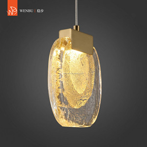 Lustre moderne de luxe avec pendentifs en verre faits à la main et finition en feuille d'or - Product Image 6