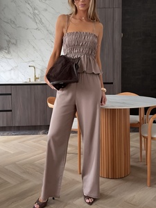 Conjunto casual de verano <span class=keywords><strong>para</strong></span> mujer con camisola plisada y pantalones anchos de cintura alta en tela suave y ligera - Product Image 1