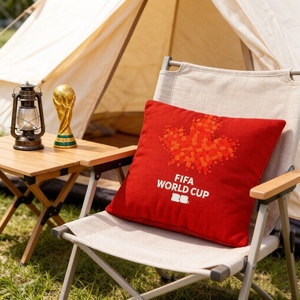 Coussin carré <span class=keywords><strong>de</strong></span> la <span class=keywords><strong>Coupe</strong></span> <span class=keywords><strong>du</strong></span> <span class=keywords><strong>Monde</strong></span> FIFA 2026 au Canada, motif feuille d'érable rouge, doux, pour la décoration <span class=keywords><strong>de</strong></span> la maison, <span class=keywords><strong>du</strong></span> salon, <span class=keywords><strong>du</strong></span> home cinéma et des bars sportifs - Product Image 4