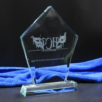 Souvenirs d'anniversaire populaires Plaque de récompense de trophée en verre de cristal en forme de Pentagone