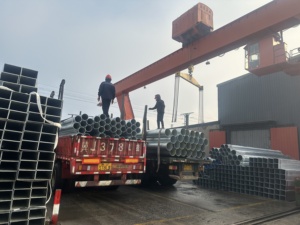 Tube carré galvanisé à <span class=keywords><strong>chaud</strong></span> de haute qualité 50x50mm, épaisseur 1,8mm, tube sectionnel creux rectangulaire en acier ERW pour la construction - Product Image 6