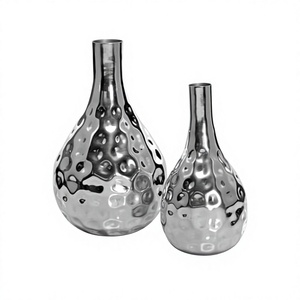 Juego de Dos Jarrones Modernos de Aluminio Martillado para Mesa de Boda, Hechos a Mano, Ecológicos, Decorativos, en Oferta - Product Image 1