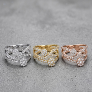 Bague contemporaine en or blanc 18 carats à double grappe croisée pour un port quotidien élégant avec inscription laser personnalisée et carat de diamant - Product Image 4