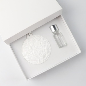 FinRu Armario colgante Coche Ambientador aromático Redondo Blanco Perfumado Cerámica Porcelana Flor Fragancia Difusor de aceite esencial - Product Image 2