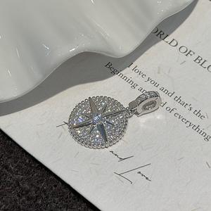 Colgante de Plata de Ley S925 con Microincrustaciones de Circonita, Estilo Vintage Simple y Moderno, Estrella de Seis Puntas con Diseño de Nicho - Product Image 5