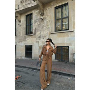 Ensemble de survêtement confortable en nylon coupe-vent avec capuche et détails latéraux imprimés, idéal pour l'hiver et le jogging, taille XL, marron - Product Image 2