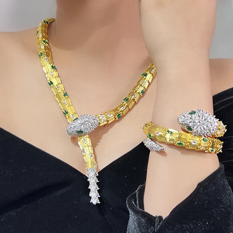 Set di gioielli di moda placcato 18K di fascia alta in oro coppia esagerato abito da sera collana a forma di serpente da donna di lusso